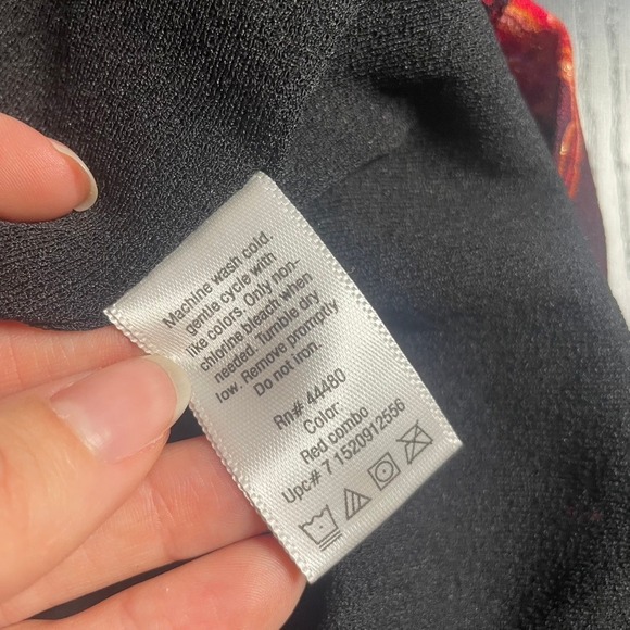 WHITE STAG Deadstock Vintage Red Metallic Floral NWT Top Small Black GOld 90 Y2K - Picture 4 of 5